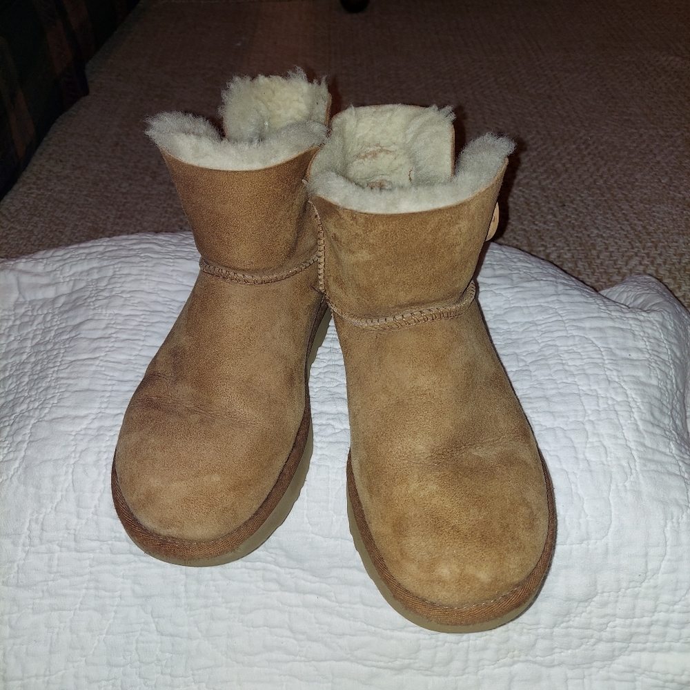 UGG Bailey Button Booties US Women's Size 7 in Chestnut